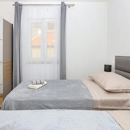 Apartamento By The Sea Razanj, - 2100 Rogoznica (Sibenik-Knin)